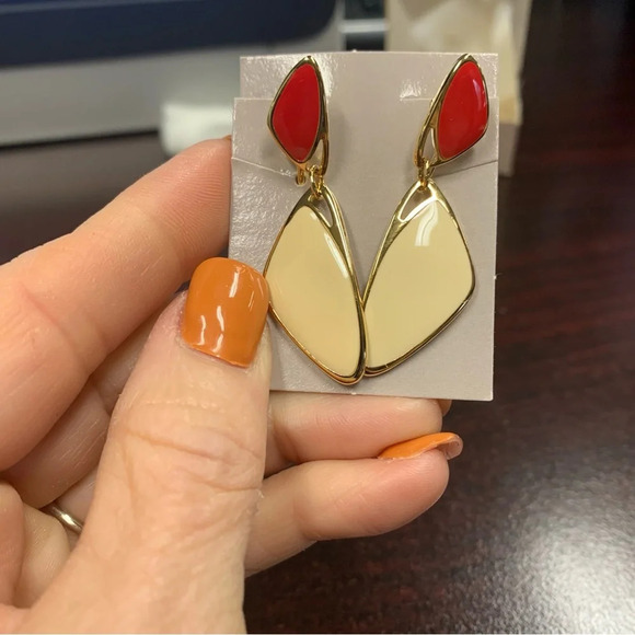 Avon Color Counterpoint Red and Cream Dangle clip Earrings NIB 1988 - Picture 5 of 5